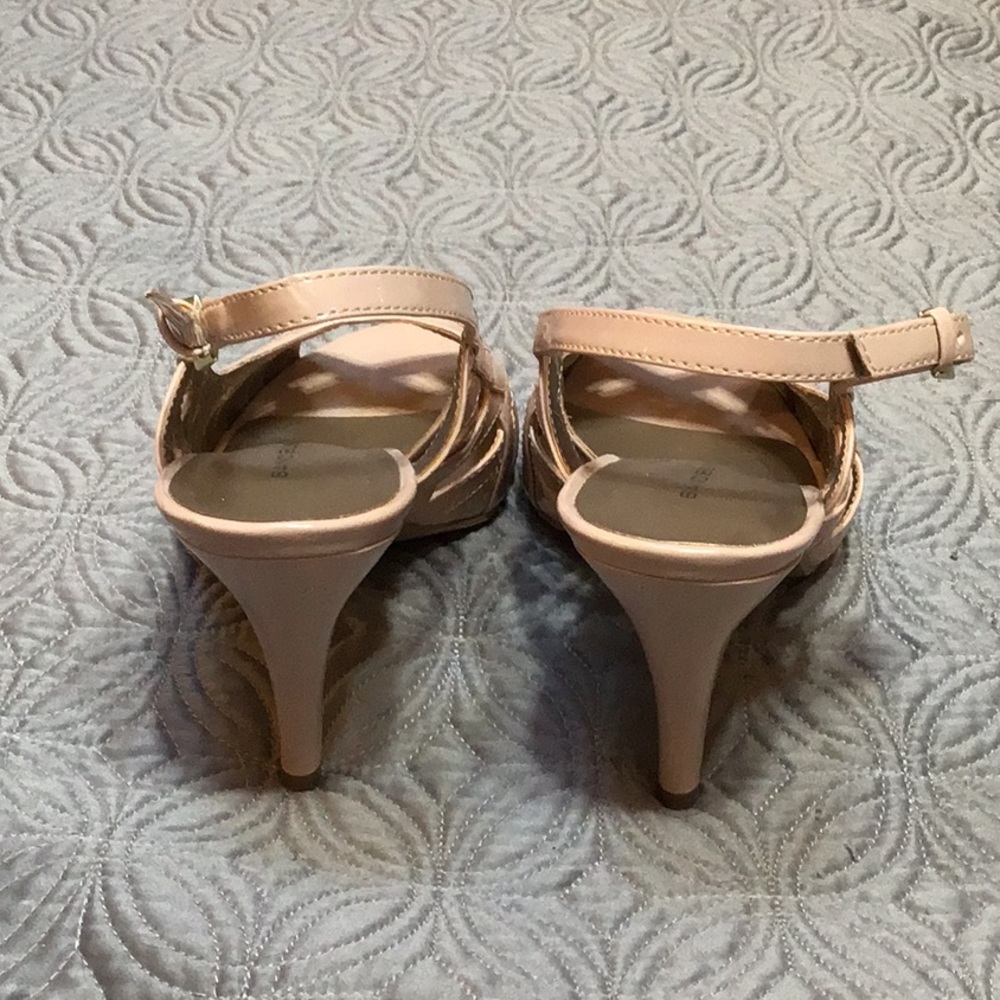 Bandolino Jorkins light pink heels. - Picture 3 of 5